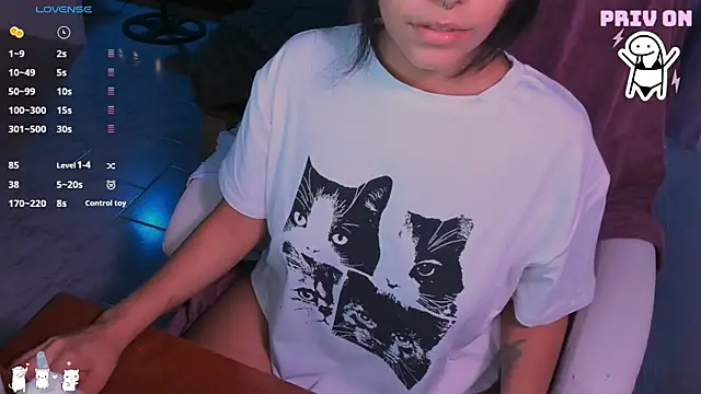 Snapshot of AllisonCatUwU chatting on 11, 12, 2024 AllisonCatUwU online show from 11, 12, 2024