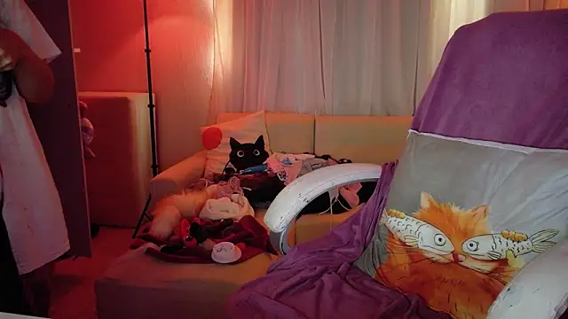 Snapshot of AllisonCatUwU chatting on 27, 5, 2026 AllisonCatUwU online show from 27, 5, 2026