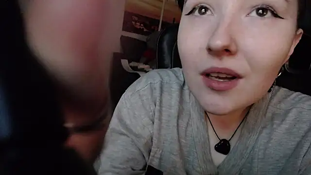 Kira Bakker online show from 6, 11, 2025