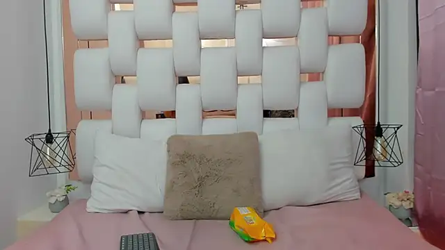 EmmyCruzZ online show from 16, 9, 2025