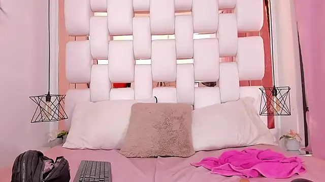 EmmyCruzZ online show from 9, 10, 2025