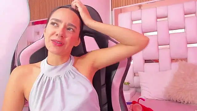 EmmyCruzZ online show from 16, 12, 2025