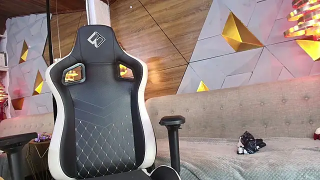 sarah banks1 online show from 24, 2, 2025