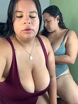 twocurvylatins online show from 30, 5, 2026
