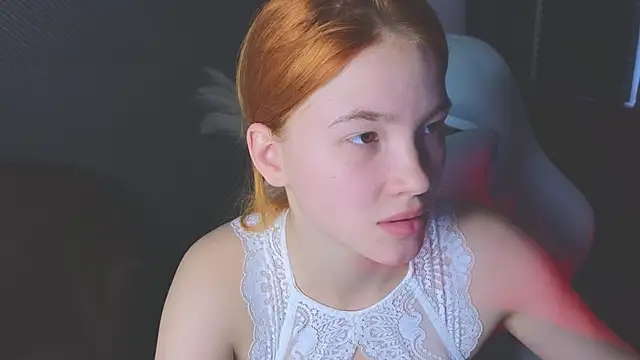 Snapshot of erikabrian chatting on 5, 10, 2025 erikabrian online show from 5, 10, 2025