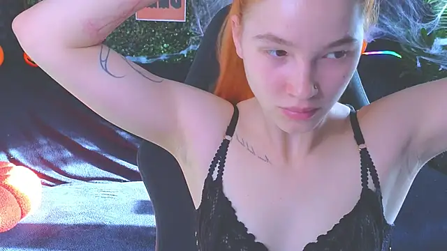 Snapshot of erikabrian chatting on 19, 10, 2025 erikabrian online show from 19, 10, 2025