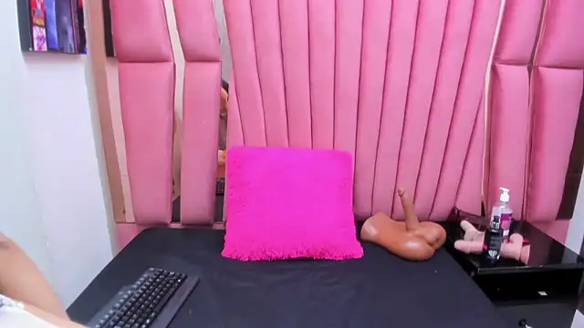 ChloeRosey online show from 18, 3, 2026