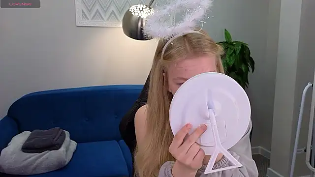 Snapshot of Sarra_Cooper chatting on 3, 12, 2024 Sarra Cooper online show from 3, 12, 2024