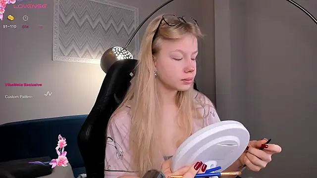 Snapshot of Sarra_Cooper chatting on 11, 12, 2024 Sarra Cooper online show from 11, 12, 2024