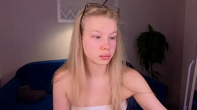 Snapshot of Sarra_Cooper chatting on 26, 12, 2024 Sarra Cooper online show from 26, 12, 2024