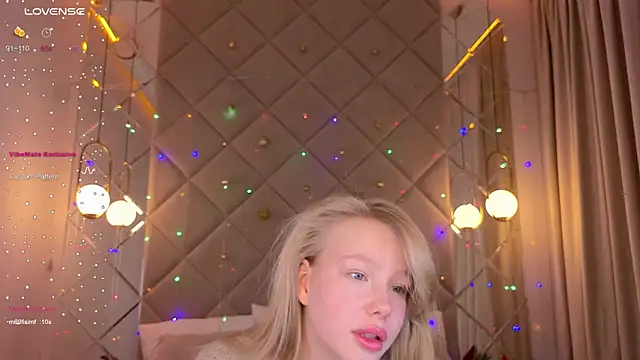 Snapshot of Sarra_Cooper chatting on 27, 12, 2024 Sarra Cooper online show from 27, 12, 2024