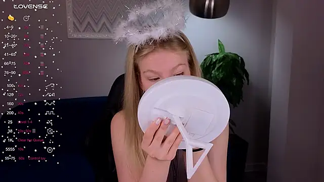 Snapshot of Sarra_Cooper chatting on 20, 1, 2025 Sarra Cooper online show from 20, 1, 2025