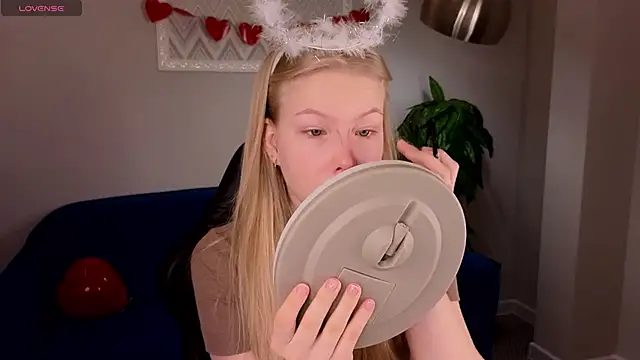 Snapshot of Sarra_Cooper chatting on 24, 2, 2025 Sarra Cooper online show from 24, 2, 2025