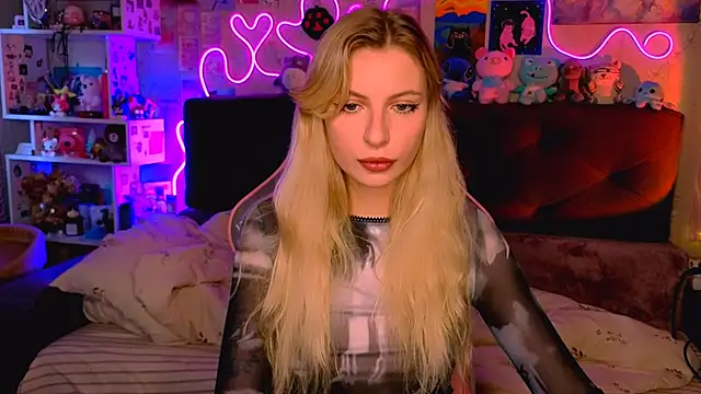 Snapshot of Maria_Hunt chatting on 7, 10, 2025 Maria Hunt online show from 7, 10, 2025