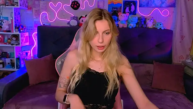 Snapshot of Maria_Hunt chatting on 25, 10, 2025 Maria Hunt online show from 25, 10, 2025