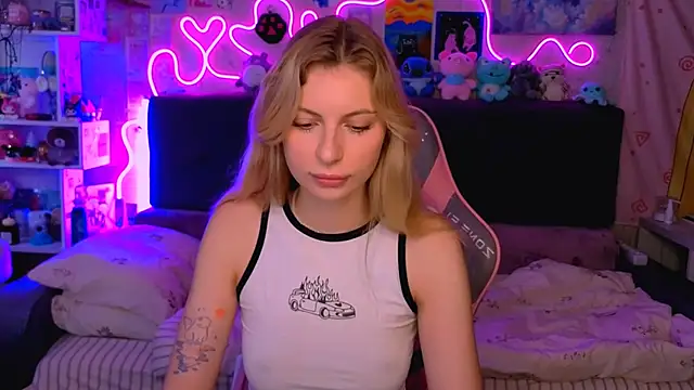 Snapshot of Maria_Hunt chatting on 7, 11, 2025 Maria Hunt online show from 7, 11, 2025