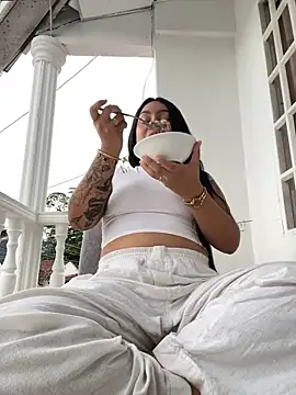 Pretty Isadora online show from 3, 1, 2025