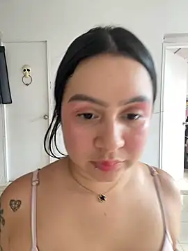 Pretty Isadora online show from 4, 2, 2025