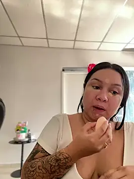 Pretty Isadora online show from 15, 3, 2025