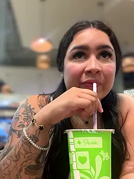 Snapshot of Pretty_Isadora chatting on 12, 1, 2026 Pretty Isadora online show from 12, 1, 2026