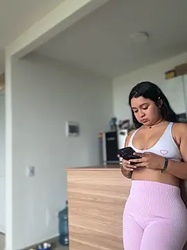 Snapshot of Pretty_Isadora chatting on 4, 4, 2026 Pretty Isadora online show from 4, 4, 2026