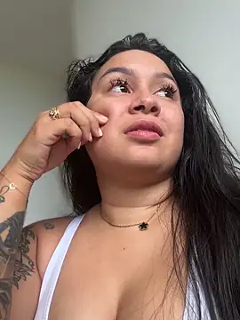 Snapshot of Pretty_Isadora chatting on 5, 4, 2026 Pretty Isadora online show from 5, 4, 2026