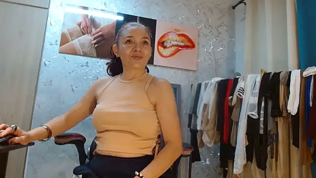 Snapshot of Samantabrown_ chatting on 10, 4, 2026 Samantabrown online show from 10, 4, 2026