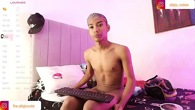 Snapshot of alejo_cute chatting on 29, 12, 2024 alejo cute online show from 29, 12, 2024