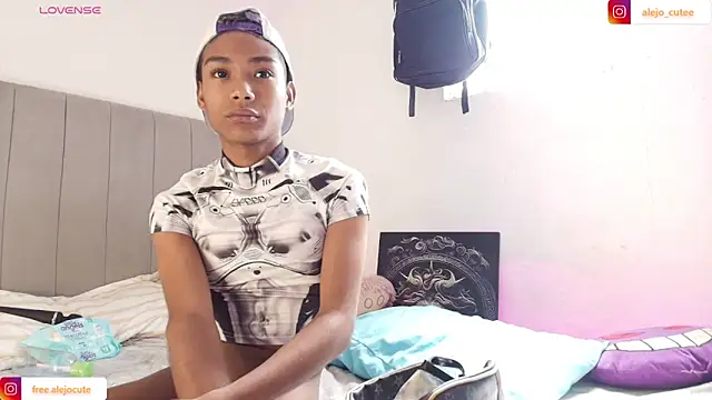 Snapshot of alejo_cute chatting on 15, 2, 2025 alejo cute online show from 15, 2, 2025