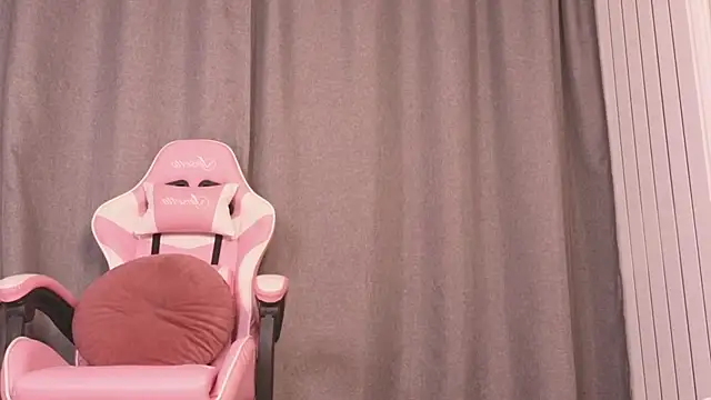 Snapshot of maddisonblush chatting on 27, 2, 2025 maddisonblush online show from 27, 2, 2025