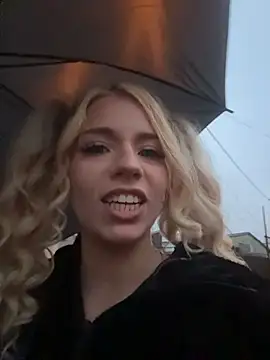 Snapshot of maddisonblush chatting on 6, 11, 2025 maddisonblush online show from 6, 11, 2025