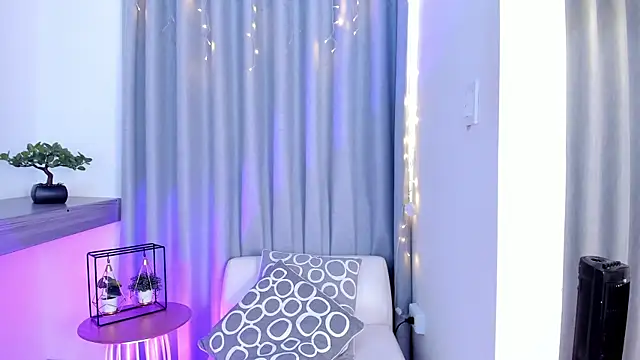 Lucyortiz  online show from 4, 1, 2025