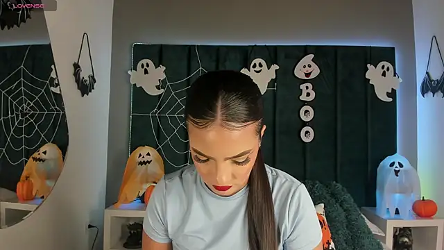 Snapshot of IsabellaGrey19 chatting on 15, 10, 2025 IsabellaGrey19 online show from 15, 10, 2025