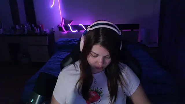 Snapshot of helengilmor chatting on 11, 11, 2025 helengilmor online show from 11, 11, 2025