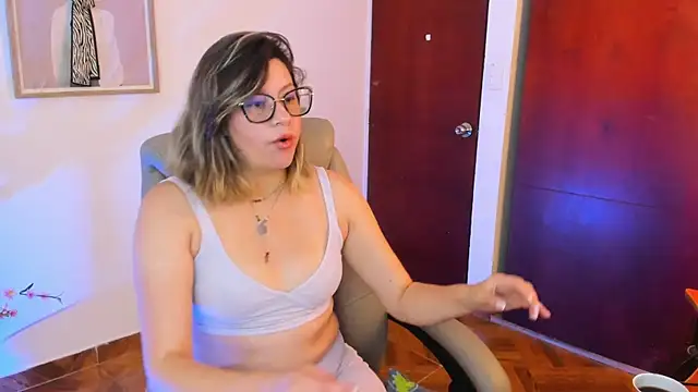 Chanelll Taylorr  online show from 14, 11, 2025