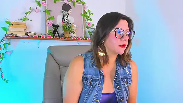 Chanelll Taylorr  online show from 8, 3, 2026