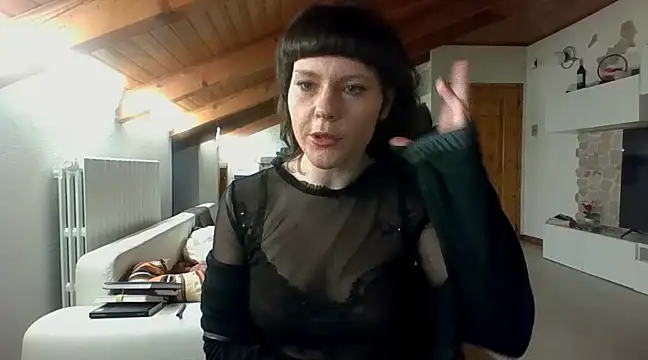 Snapshot of OniricFemme chatting on 24, 2, 2025 OniricFemme online show from 24, 2, 2025