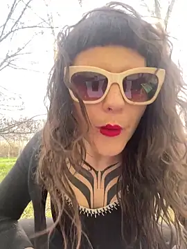 Snapshot of OniricFemme chatting on 5, 3, 2026 OniricFemme online show from 5, 3, 2026