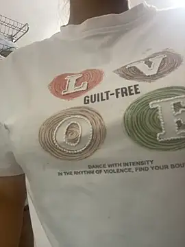 Snapshot of Milk_Mom99 chatting on 29, 9, 2025 Milk Mom99 online show from 29, 9, 2025