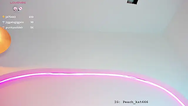 katiepeach  online show from 23, 12, 2024