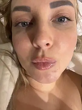 Snapshot of Aleksandrakis chatting on 4, 2, 2025 Aleksandrakis online show from 4, 2, 2025