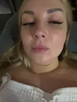 Snapshot of Aleksandrakis chatting on 4, 3, 2025 Aleksandrakis online show from 4, 3, 2025