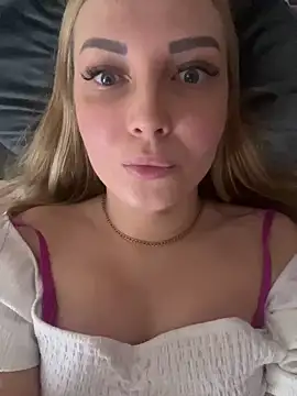 Snapshot of Aleksandrakis chatting on 5, 3, 2025 Aleksandrakis online show from 5, 3, 2025