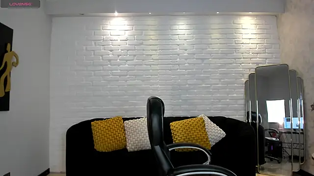 VictoriaMilan  online show from 17, 1, 2025