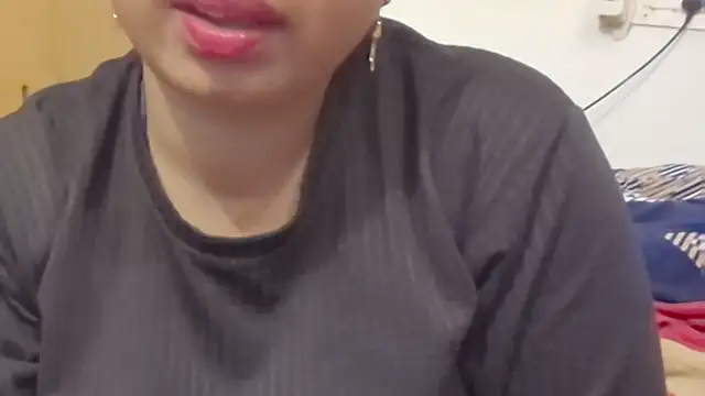 Snapshot of Gulaboo_bhabi chatting on 2, 1, 2025 Gulaboo bhabi online show from 2, 1, 2025
