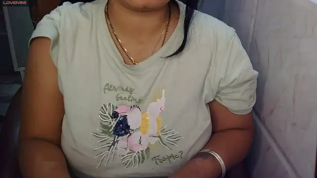 Snapshot of Gulaboo_bhabi chatting on 5, 12, 2025 Gulaboo bhabi online show from 5, 12, 2025