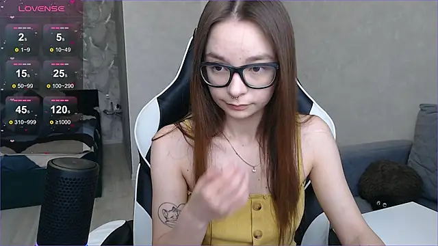 Snapshot of Amarieni chatting on 5, 3, 2025 Amarieni online show from 5, 3, 2025