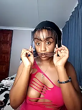 Snapshot of Queen-Chocolate chatting on 9, 10, 2025 Queen-Chocolate online show from 9, 10, 2025