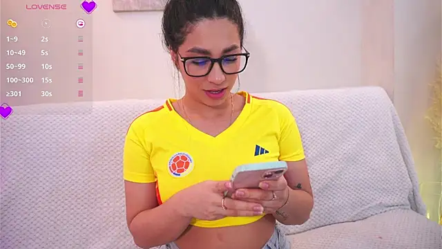 amelie leigh online show from 10, 9, 2025