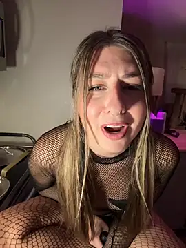 Snapshot of sophielove888 chatting on 25, 10, 2025 sophielove888 online show from 25, 10, 2025